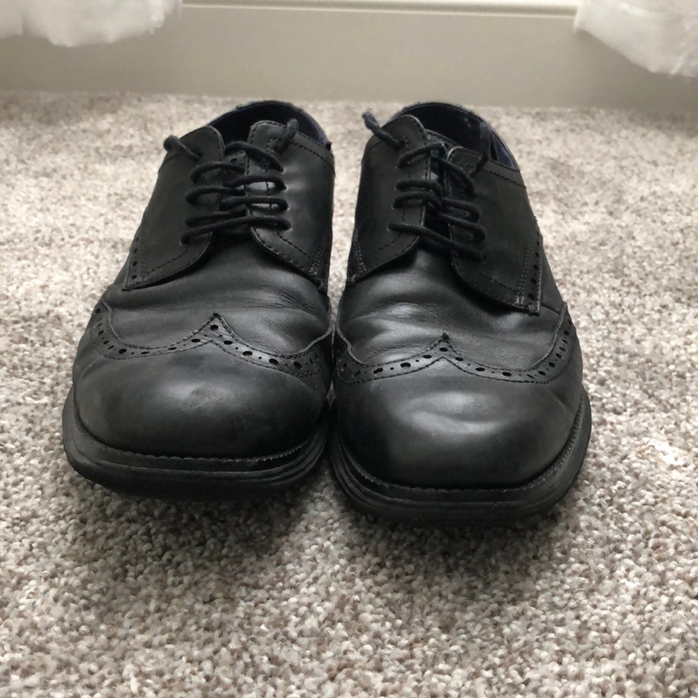 Cole Haan Grand 0s men’s dress shoes. Size 10M. Decent shape and condition.